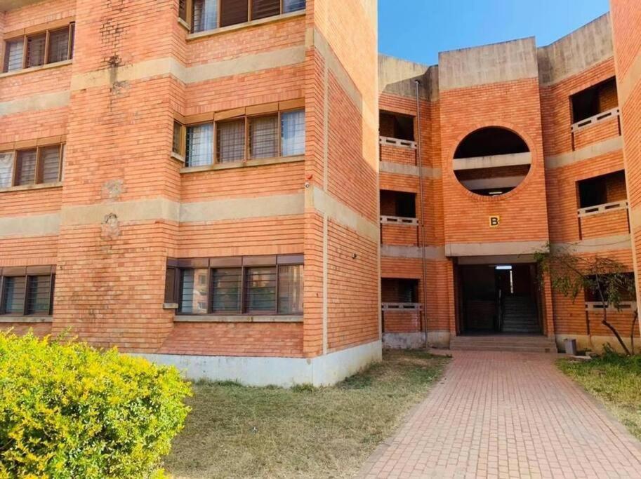 Spacious Zamtel Flat Lusaka Exterior foto